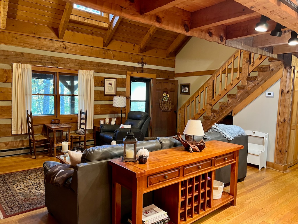 Hounds Retreat Living room