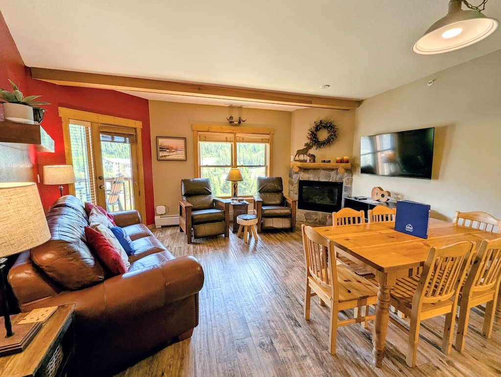 Mountain condo with ski hill views!