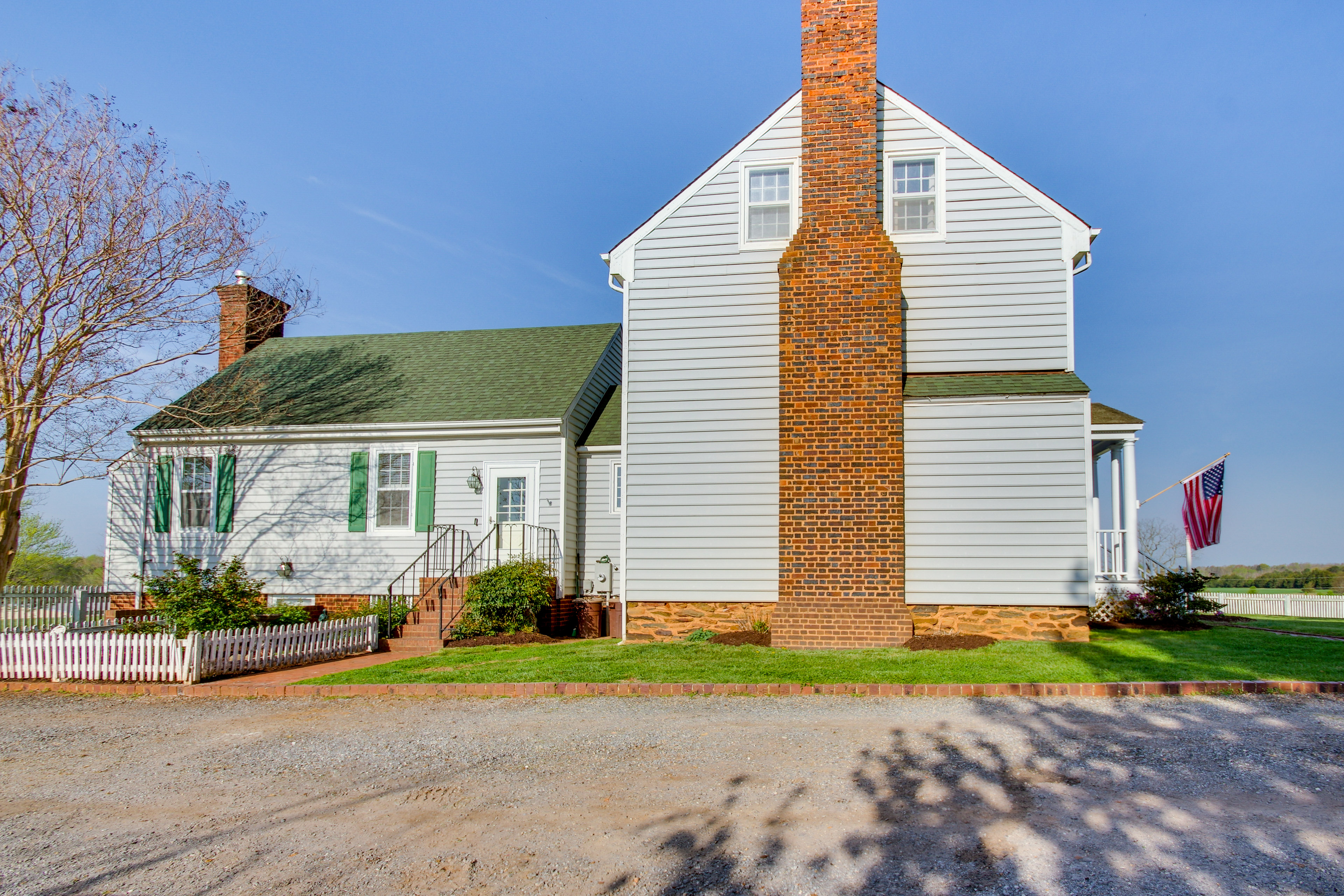 Idyllic Appomattox Home w/ Porch & Rocking Chairs!