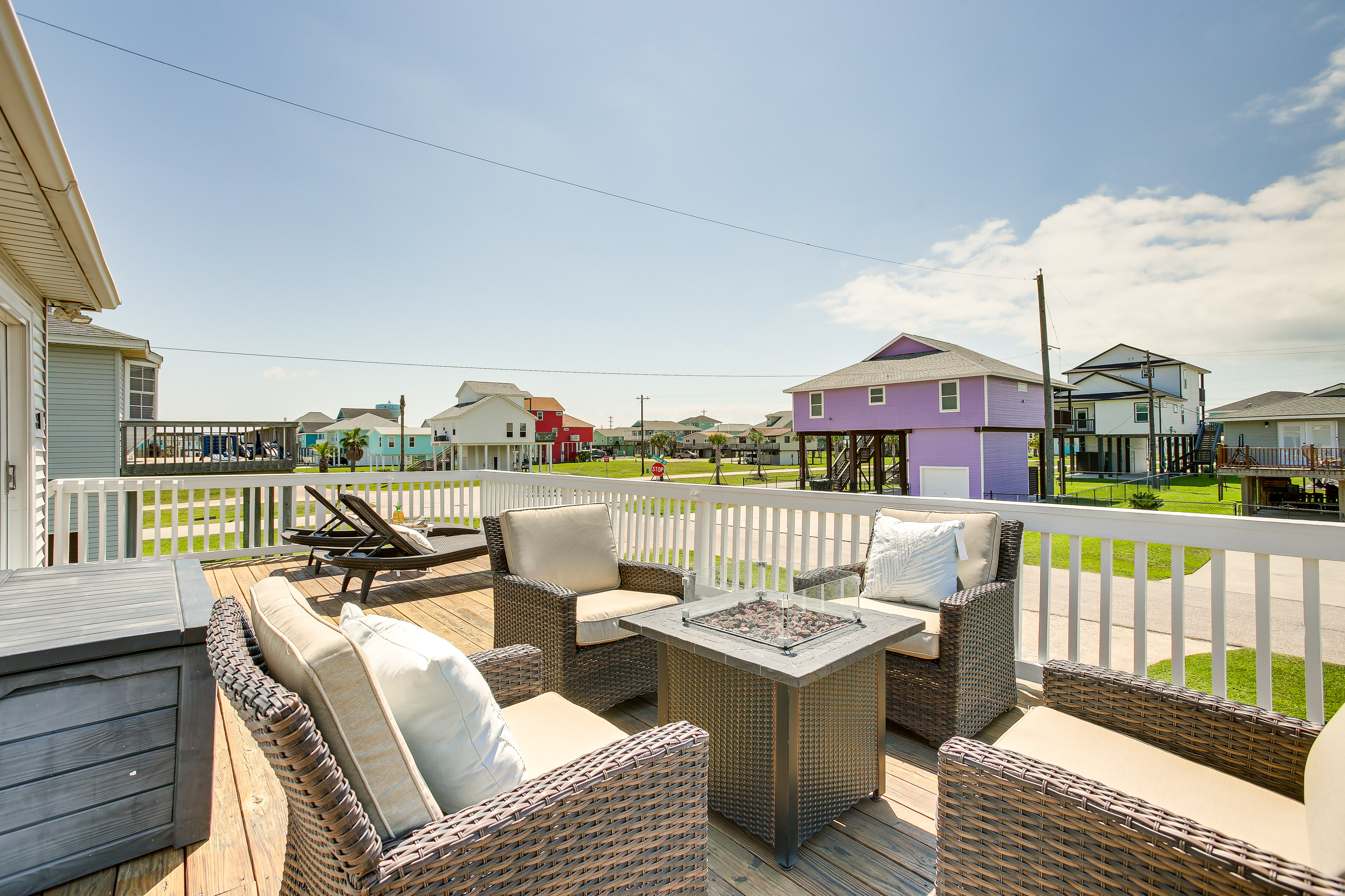 Property Image 2 - Updated Galveston Home < 1 Mi to Terramar Beach!