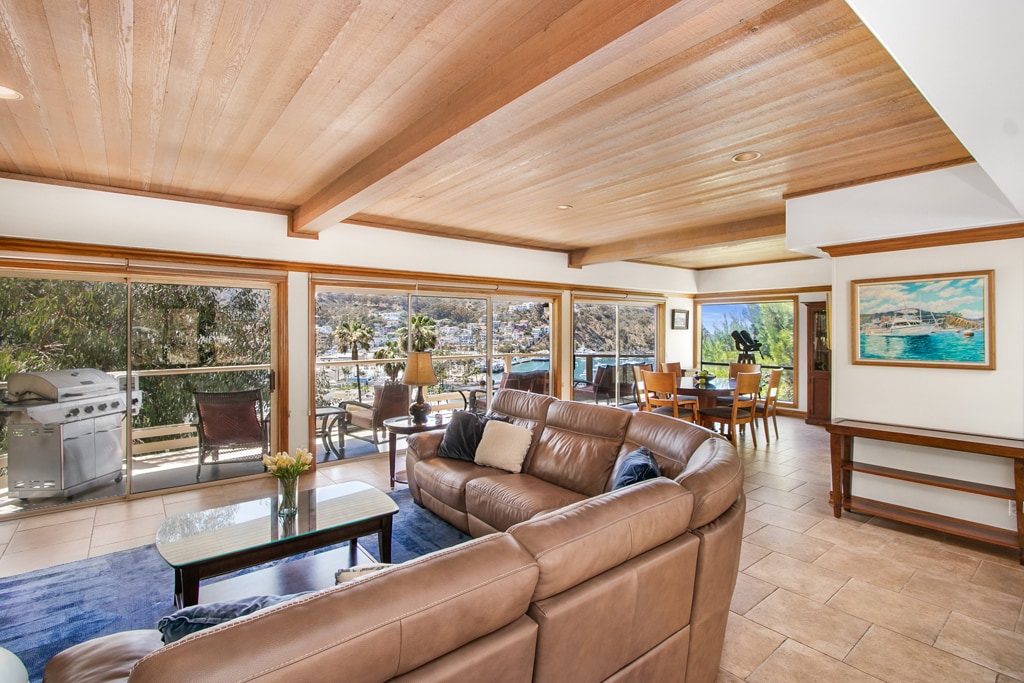 122MT - Living Area Windows