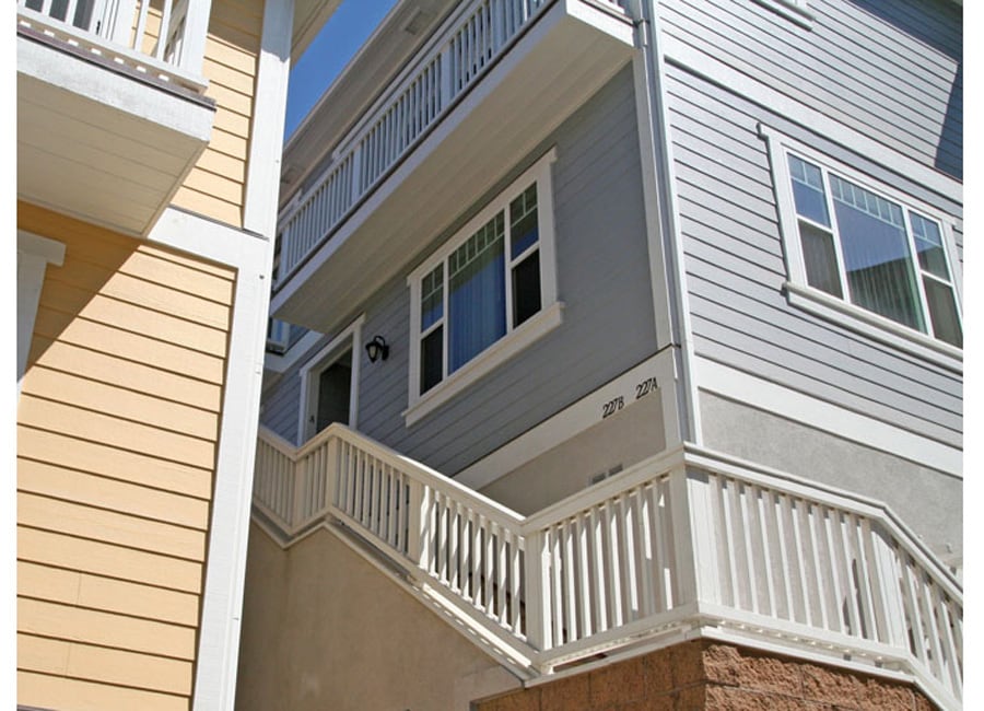 15-227 Beacon Unit B_steps to unit B_4008.jpg