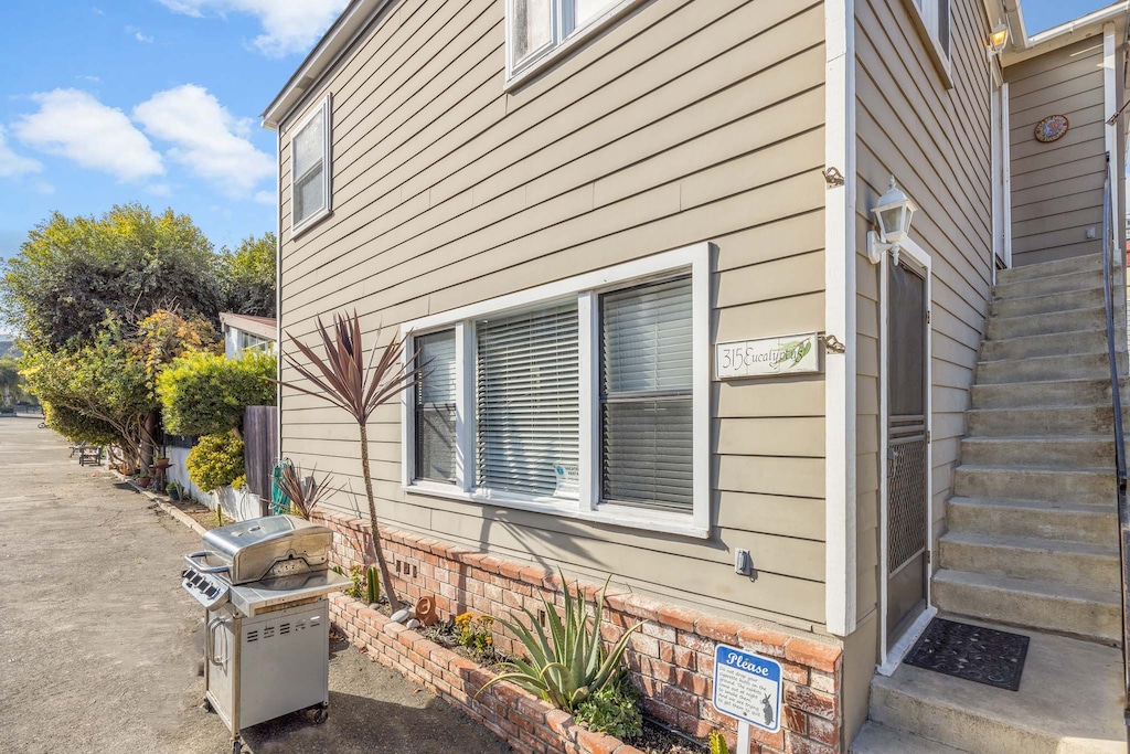 315EL - Entrance to Lower Unit