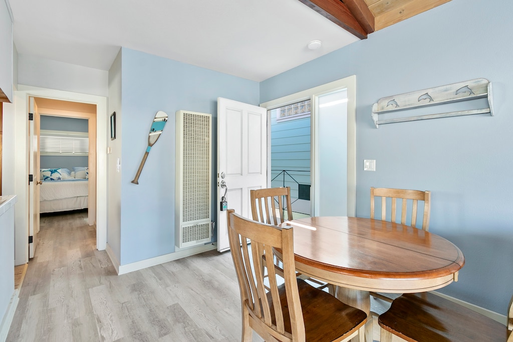 318CL Upper -Dining Table