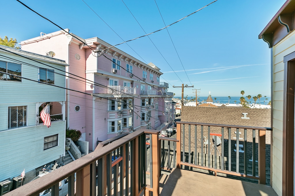 318M Upper - Balcony Beach View