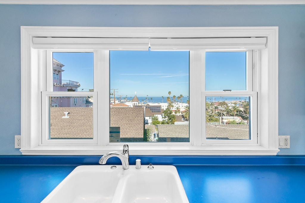 318M Upper - Kitchen Window