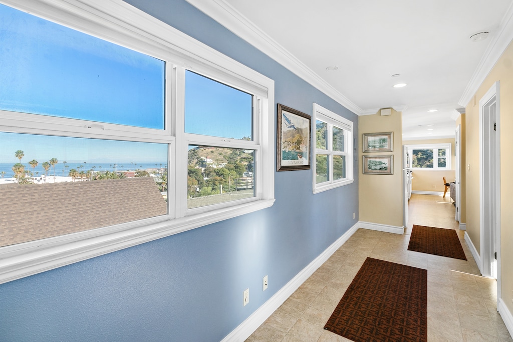 318M Upper - Entry Hallway