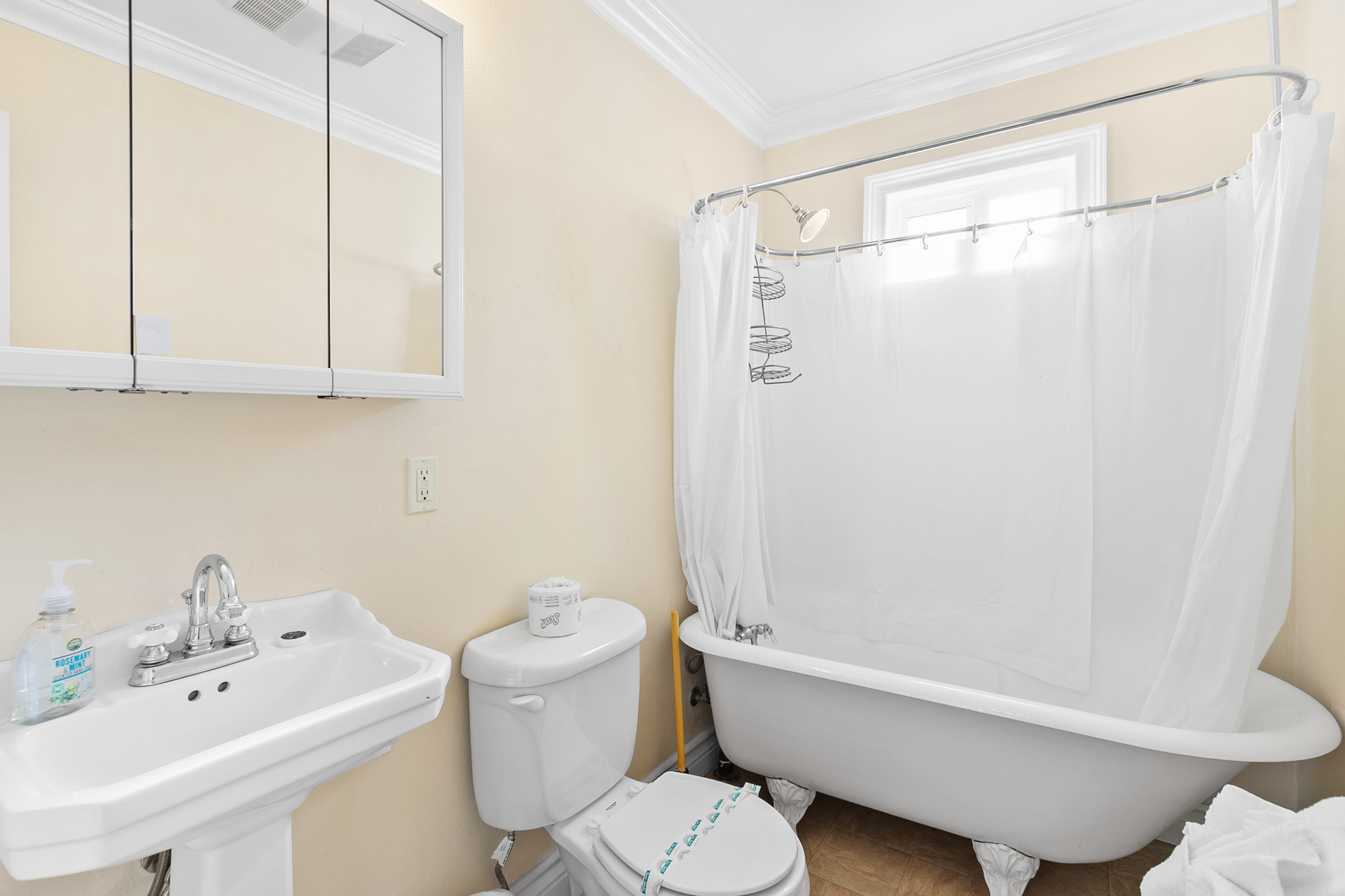 318M Upper - Bathroom