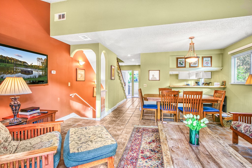 63SV - Living Area to Entry