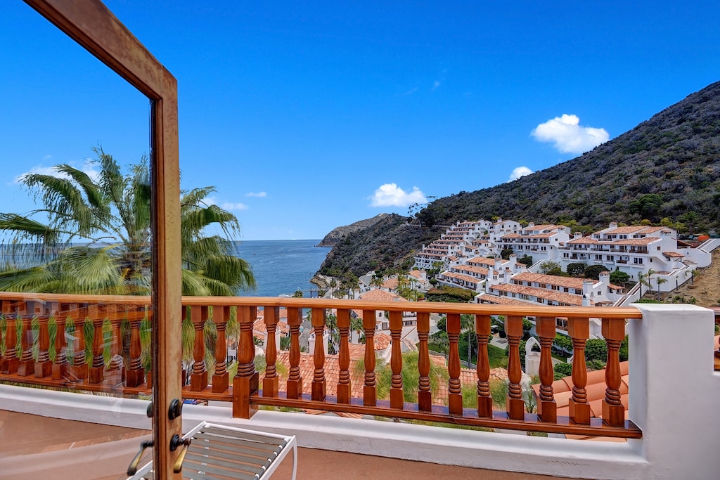 5-BALCONY INDOOR OUTDOOR VIEW RS