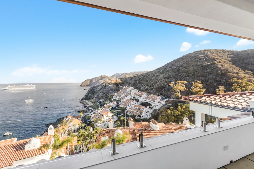 H208 Balcony view