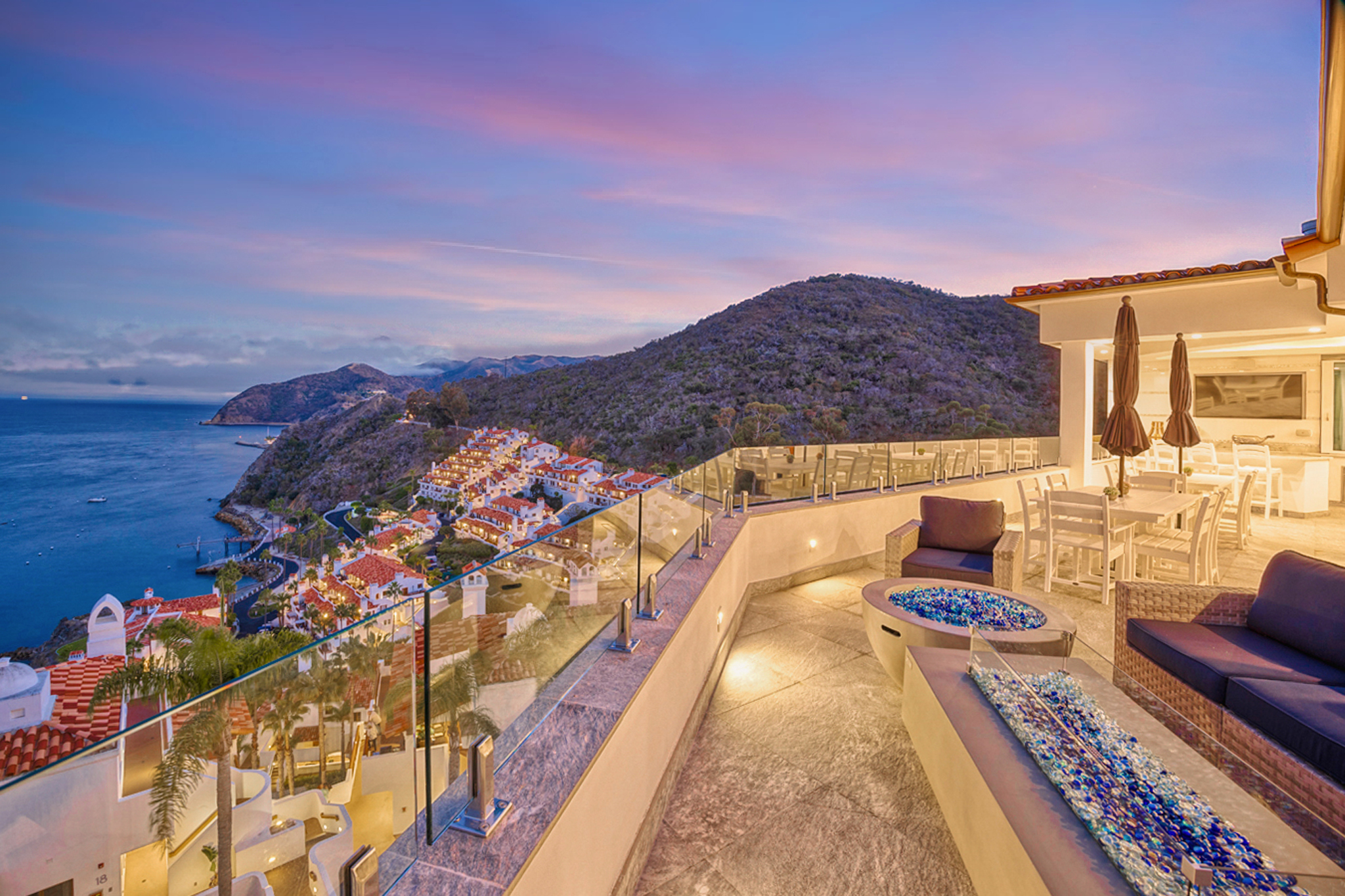 Stunning Penthouse Suite For Rent image