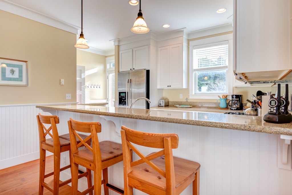 Seating at kitchen 