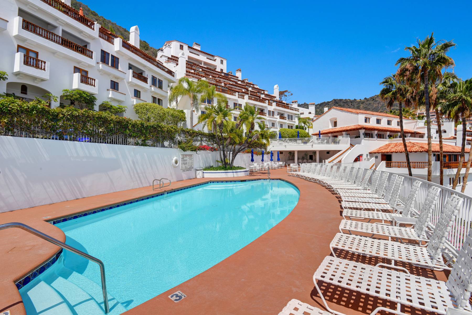 Hamilton Cove Villas Over Pool View