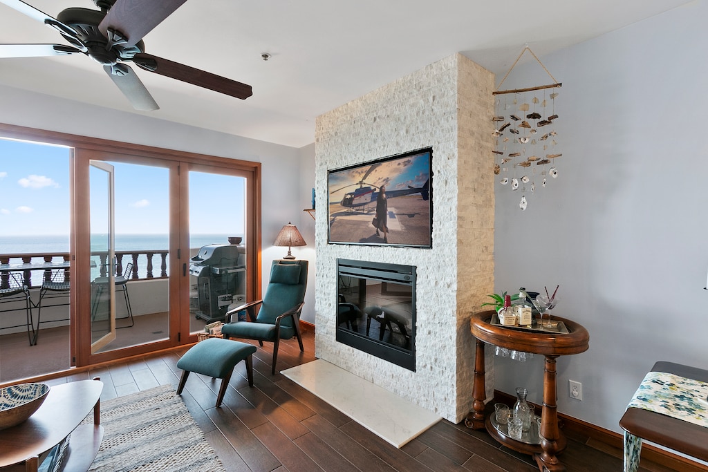 H248 - TV and Fireplace