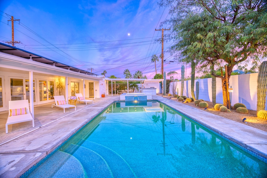 K0071 Twilight - Swimming pool area