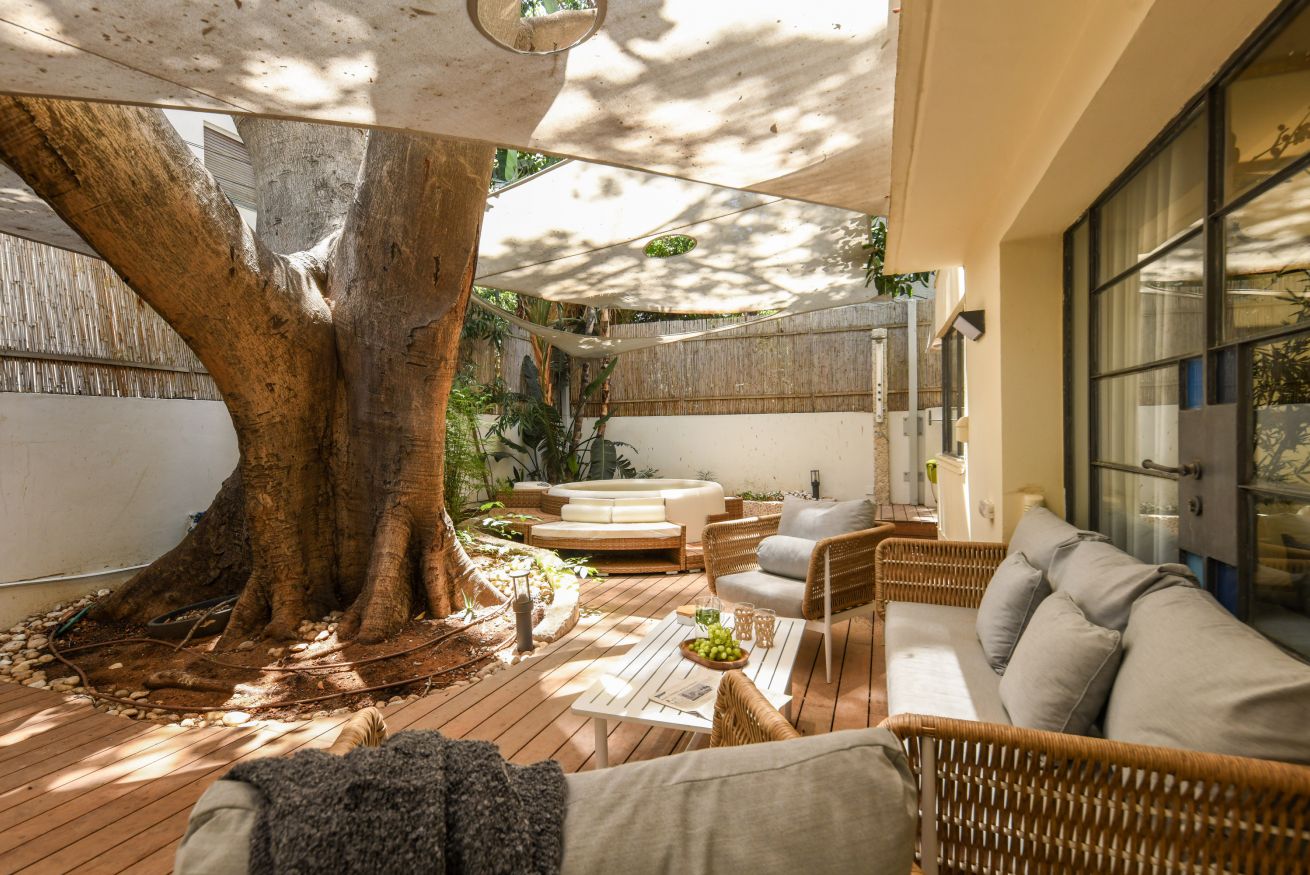 Property Image 2 - Charming 2BR Apartment with Private Patio & Hot Tub in Central Tel Aviv