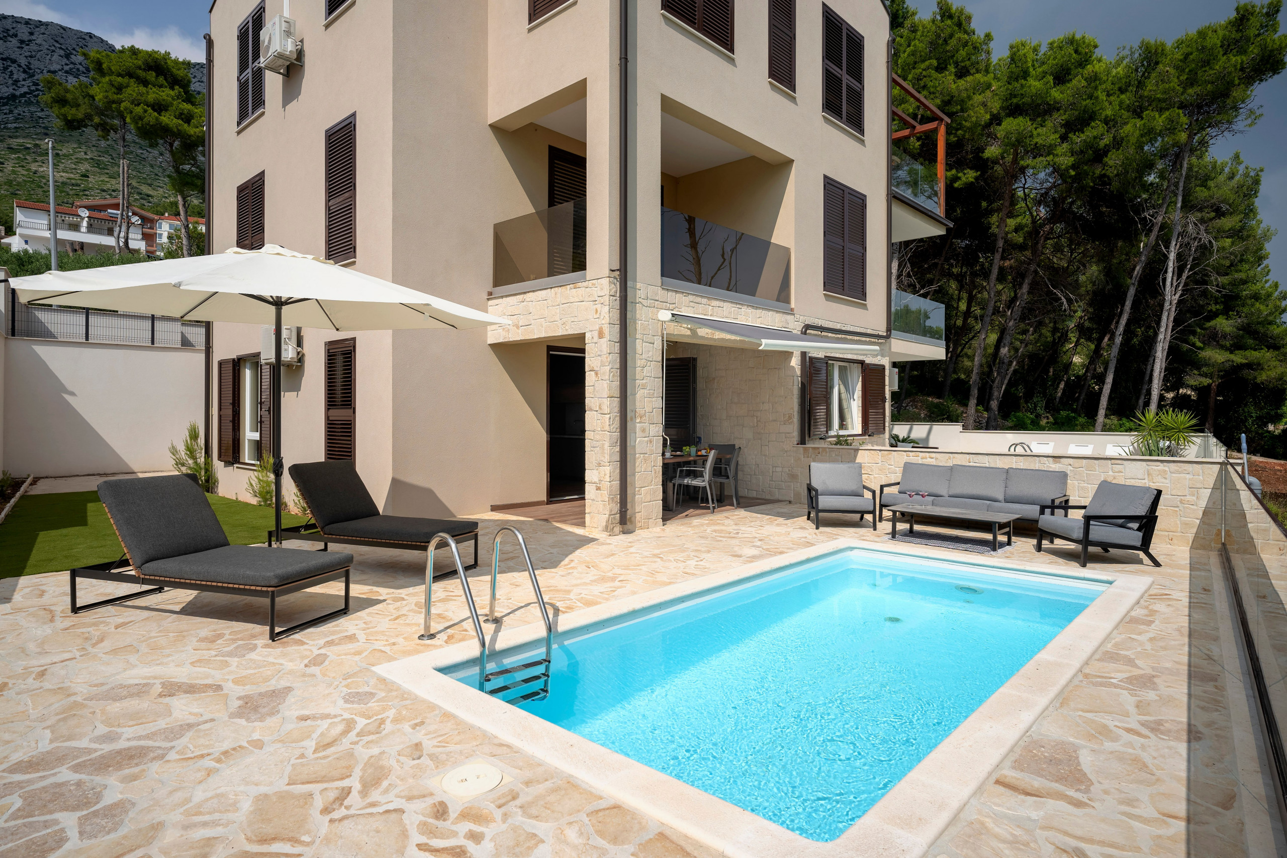 Property Image 2 - Tranquil Luxury Apartment with Private Pool