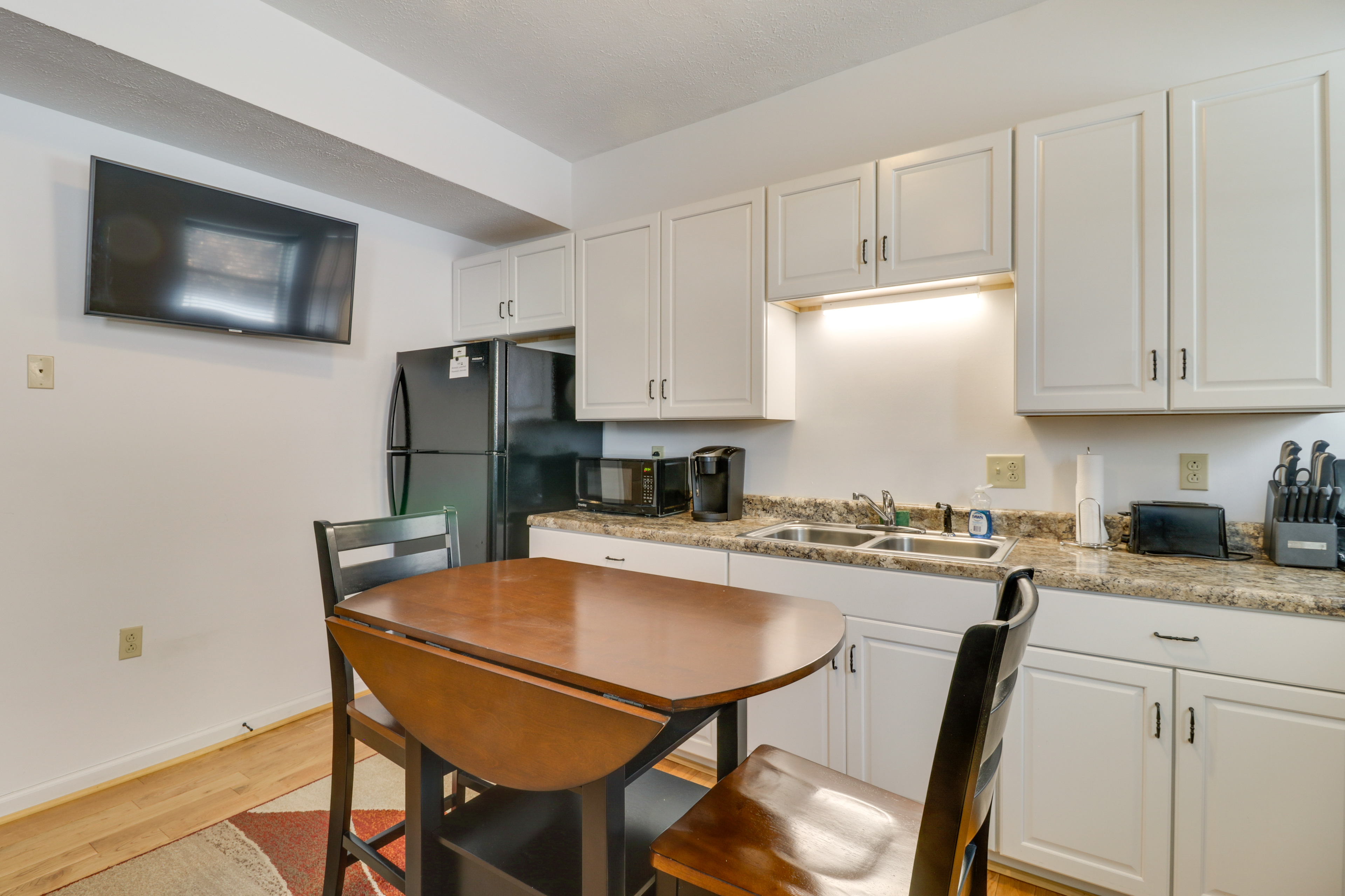 Downtown Marlinton Vacation Rental Apartment!