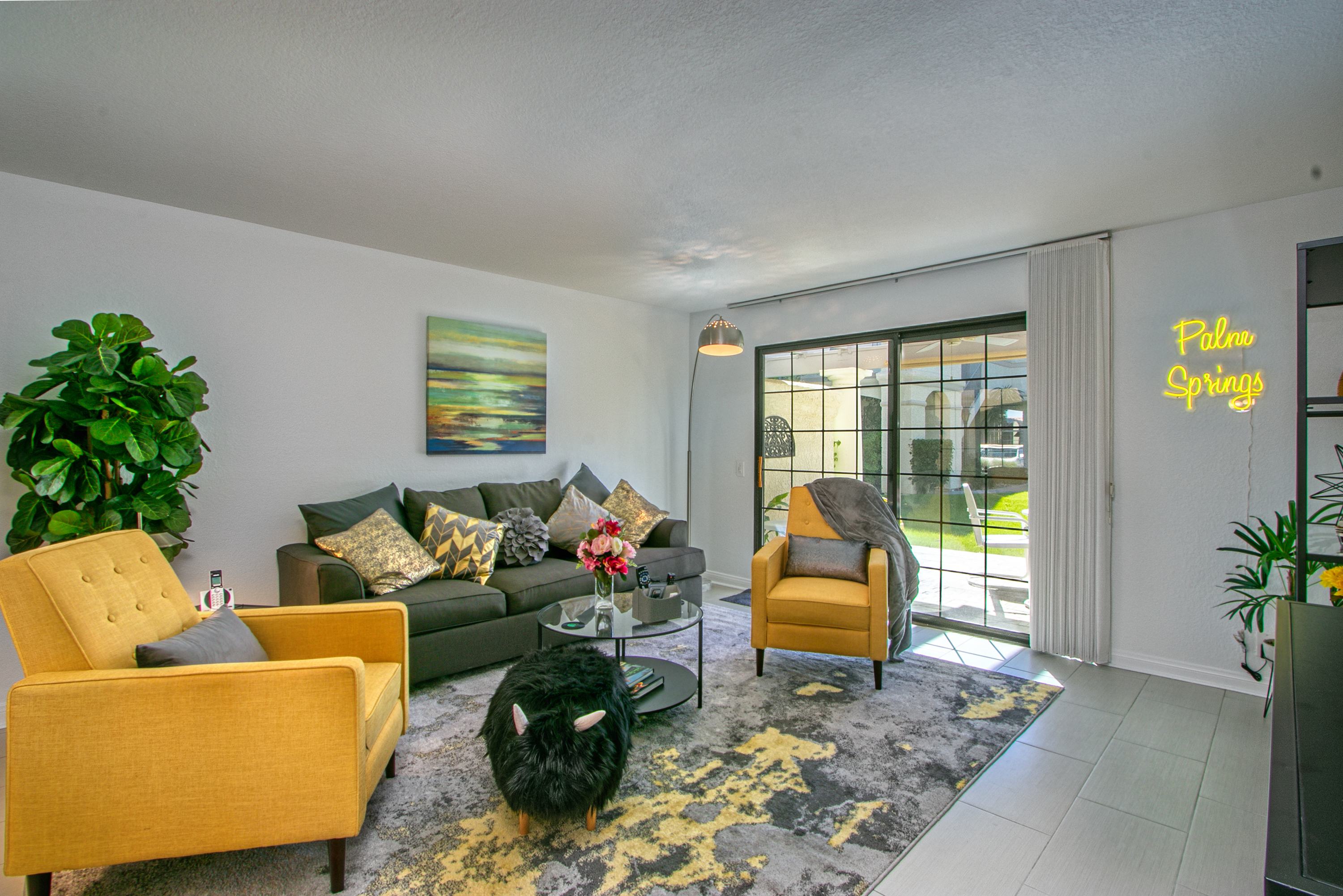 Mesquite Sun Suite - Living Room to Patio