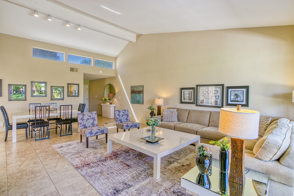 K0568 - Living Room Area