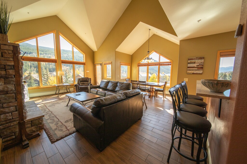 Tall vaulted ceilings welcome the natural light #fall