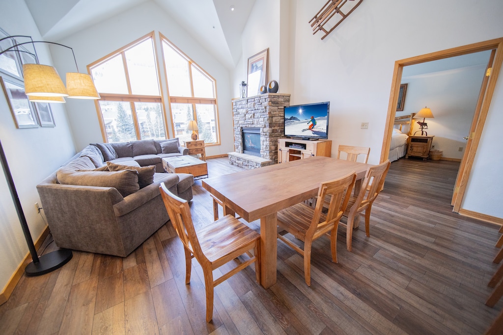 Dining area - Open floor plan