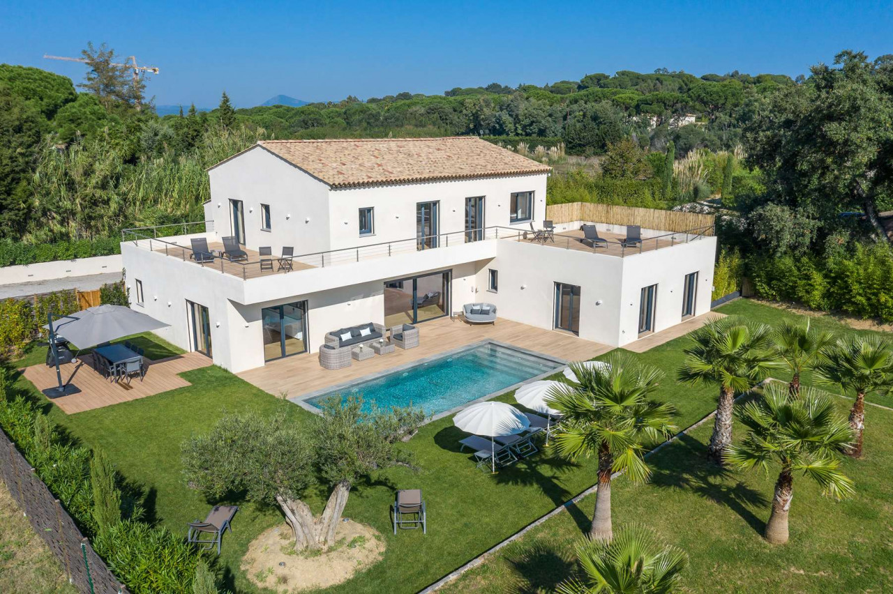 Property Image 2 - Newly built modern-style villa located at 5 minutes from Place des Lices