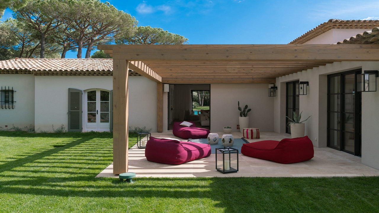 Luxury contemporary 4 bedroom villa in Les Parcs de Saint-Tropez