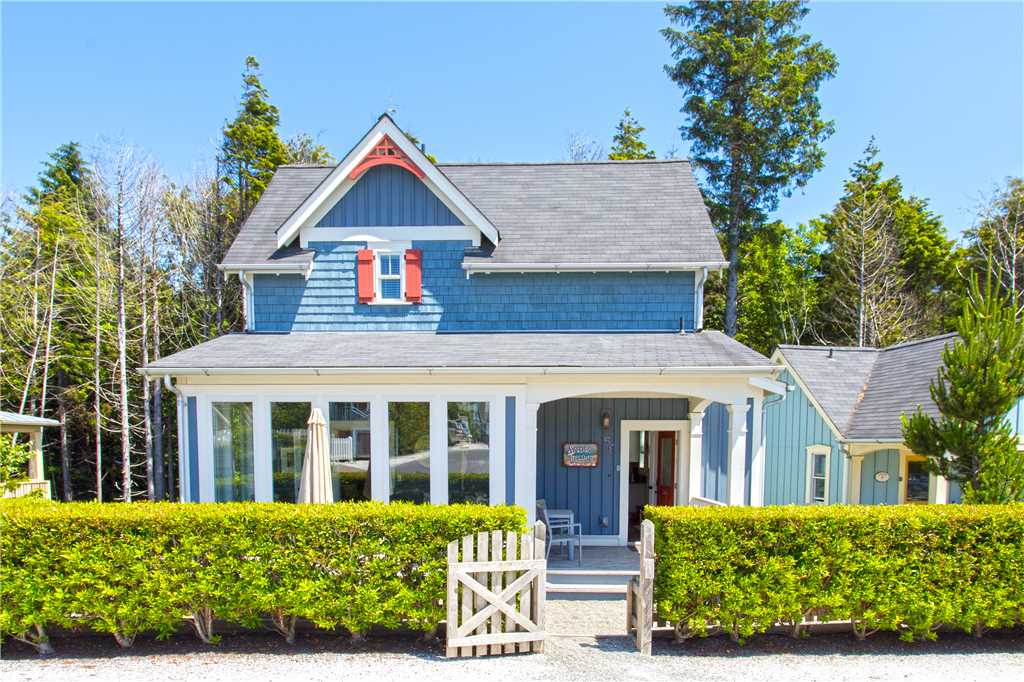 Seaside Treasure with front sun porch