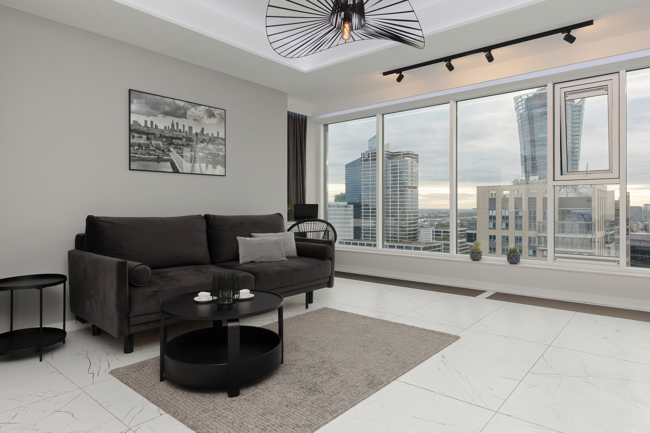 Property Image 1 - Spacious & High Standard Business Apartment Overlooking the City Skyline
