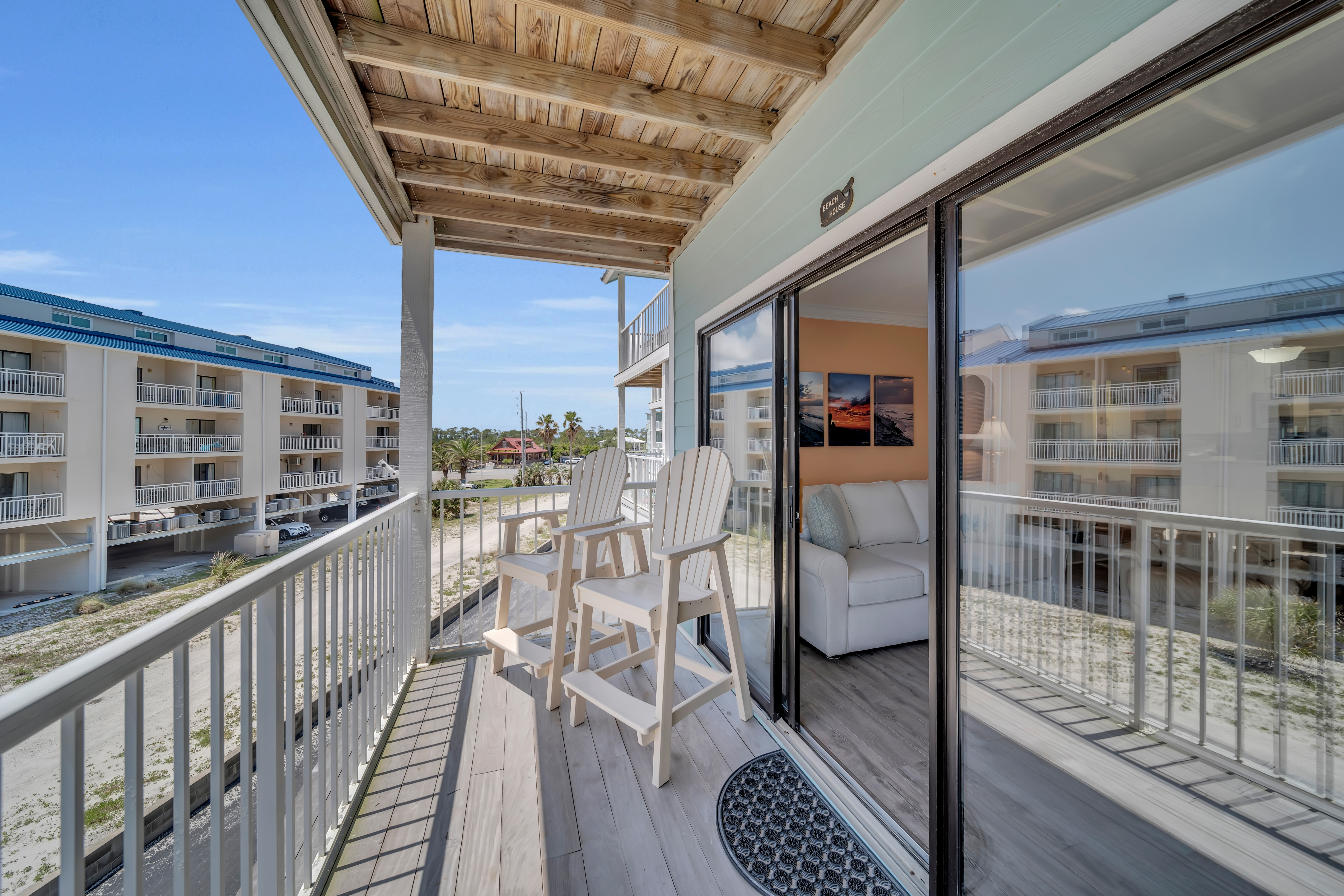 Balcony with outdoor seating