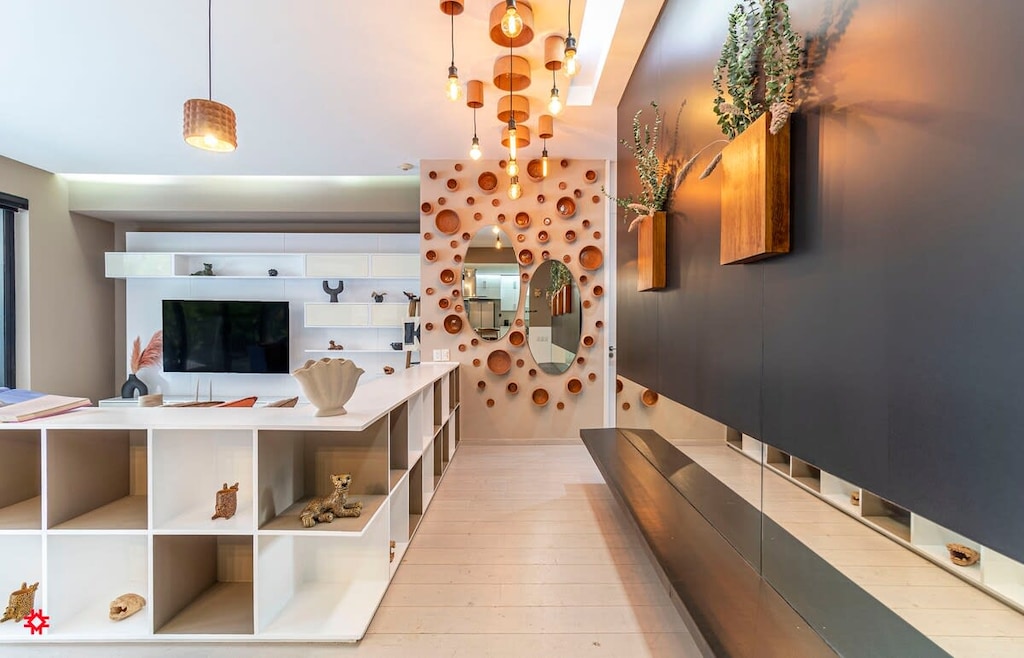  Furnishings, decor and amenities may slightly vary.
