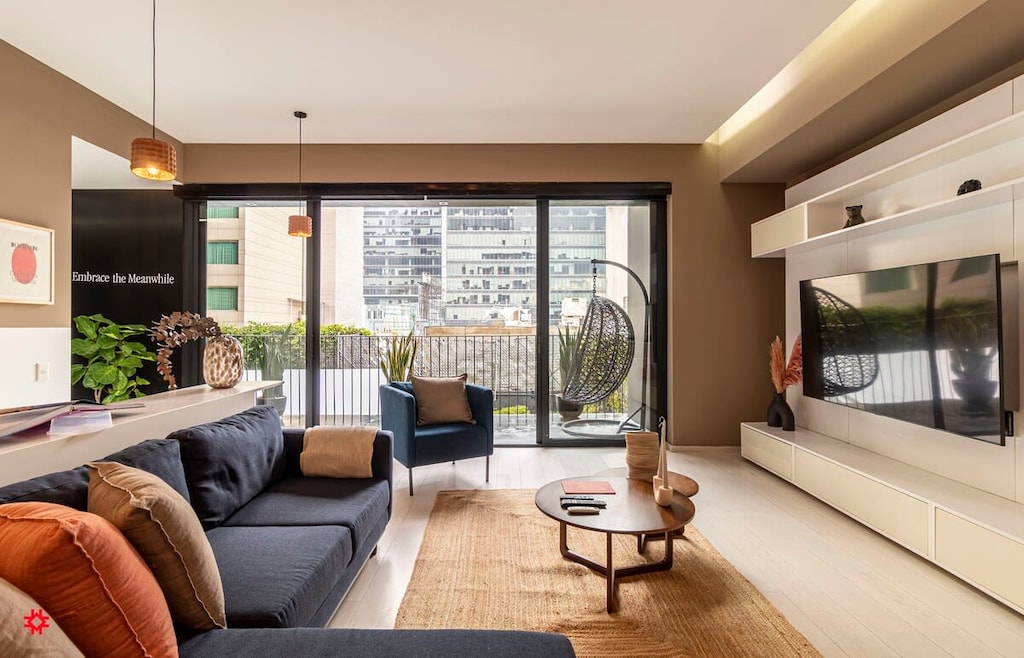  Furnishings, decor and amenities may slightly vary.
