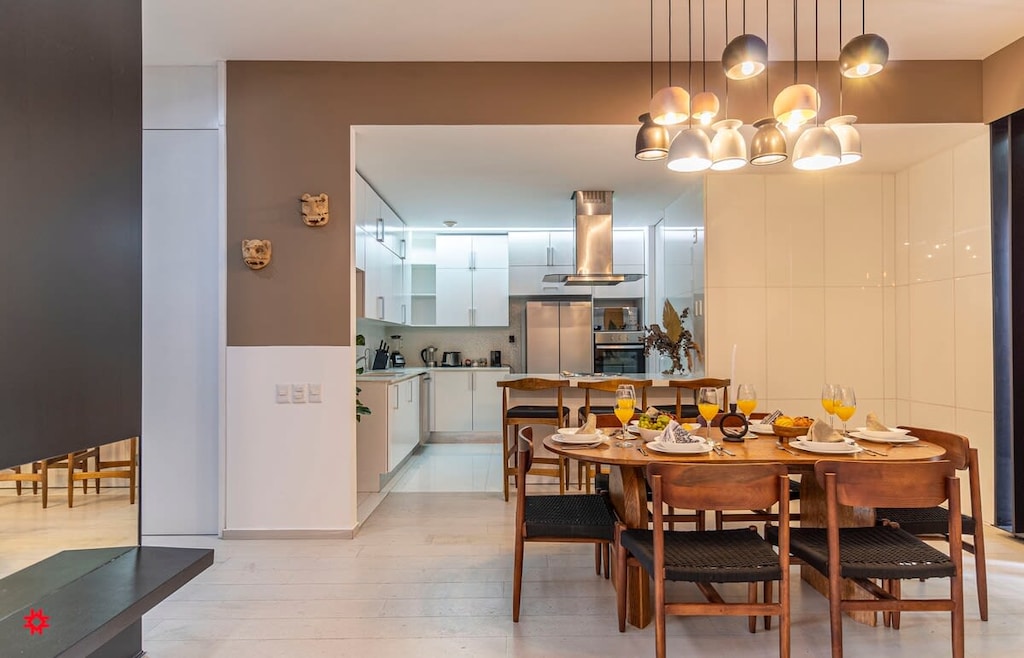  Furnishings, decor and amenities may slightly vary.
