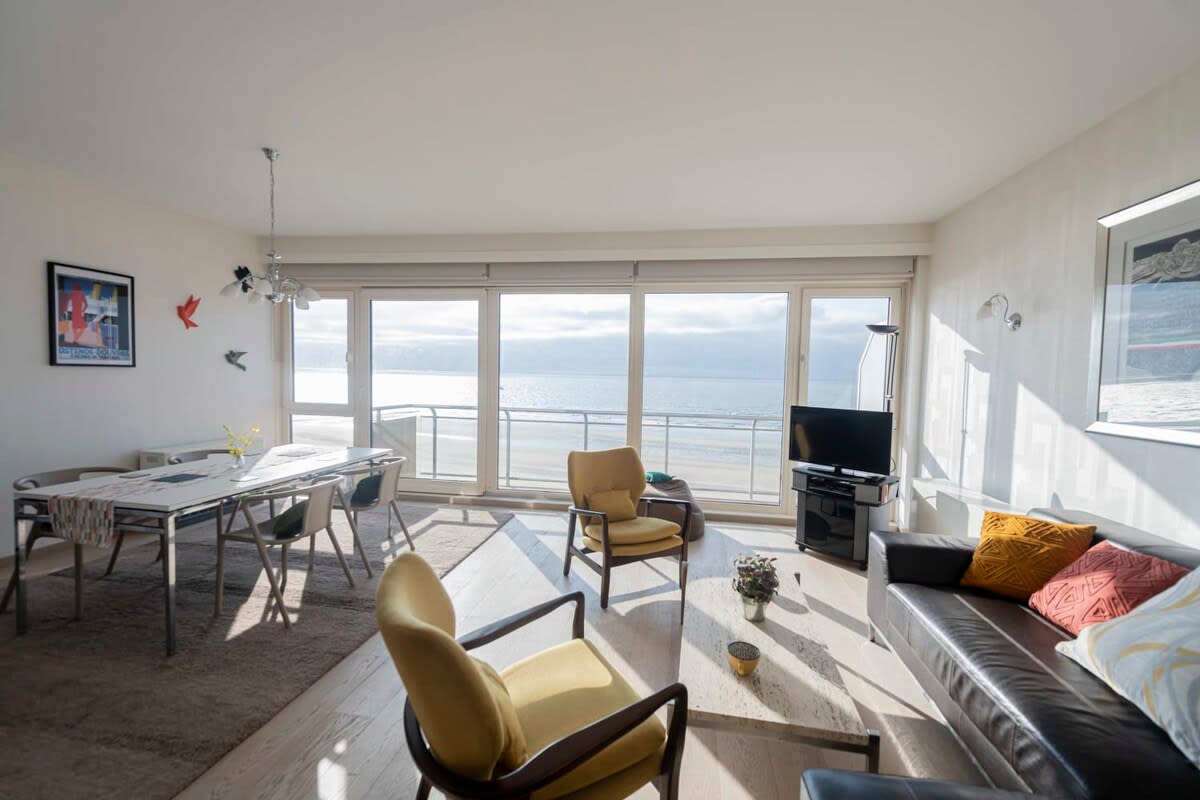 Property Image 2 - Seaview Apartment on the Beach - Free Parking!