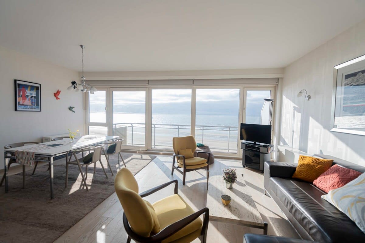 Property Image 1 - Seaview Apartment on the Beach - Free Parking!