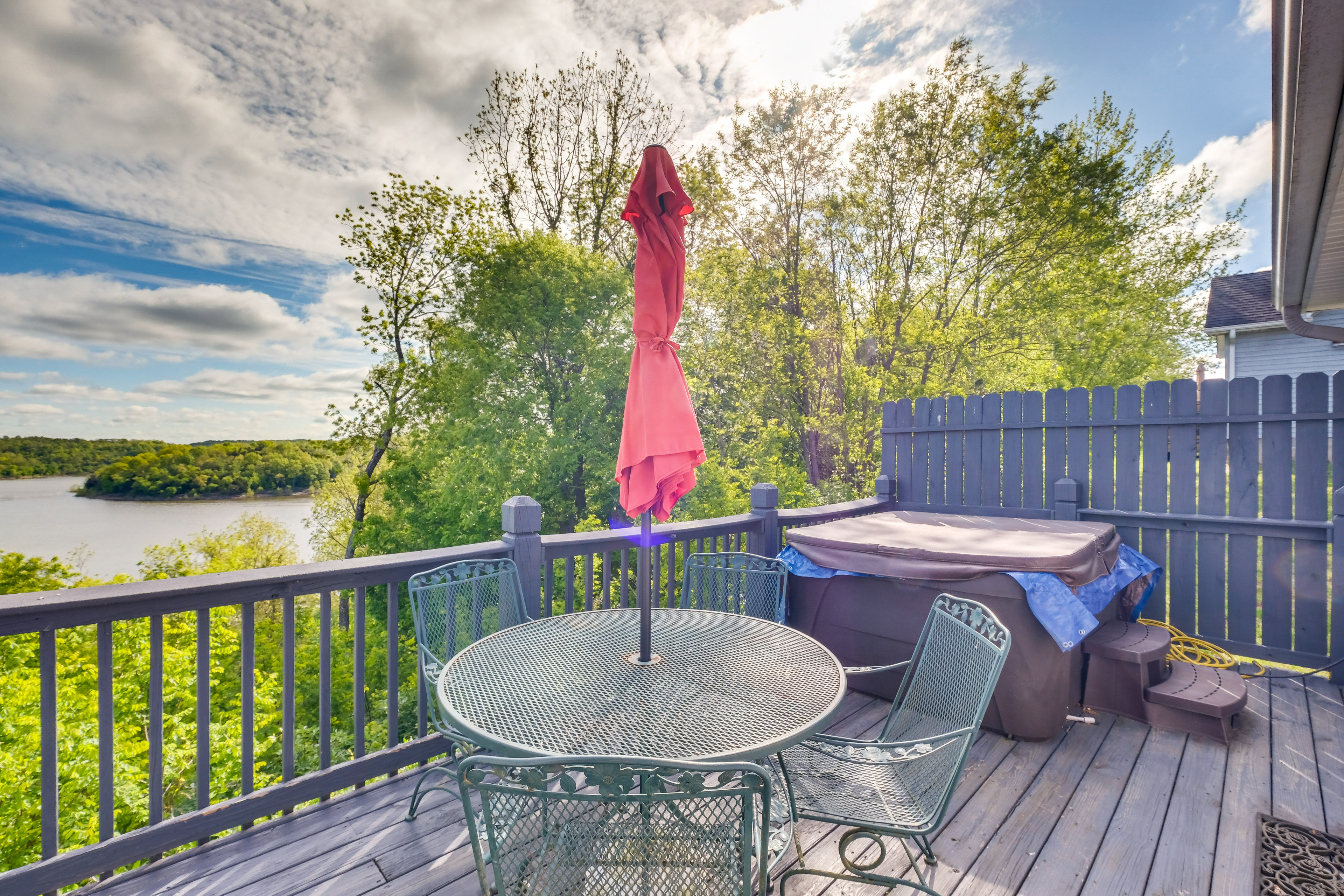 Cozy Cottage in Taylorsville: Hot Tub & Lake Views