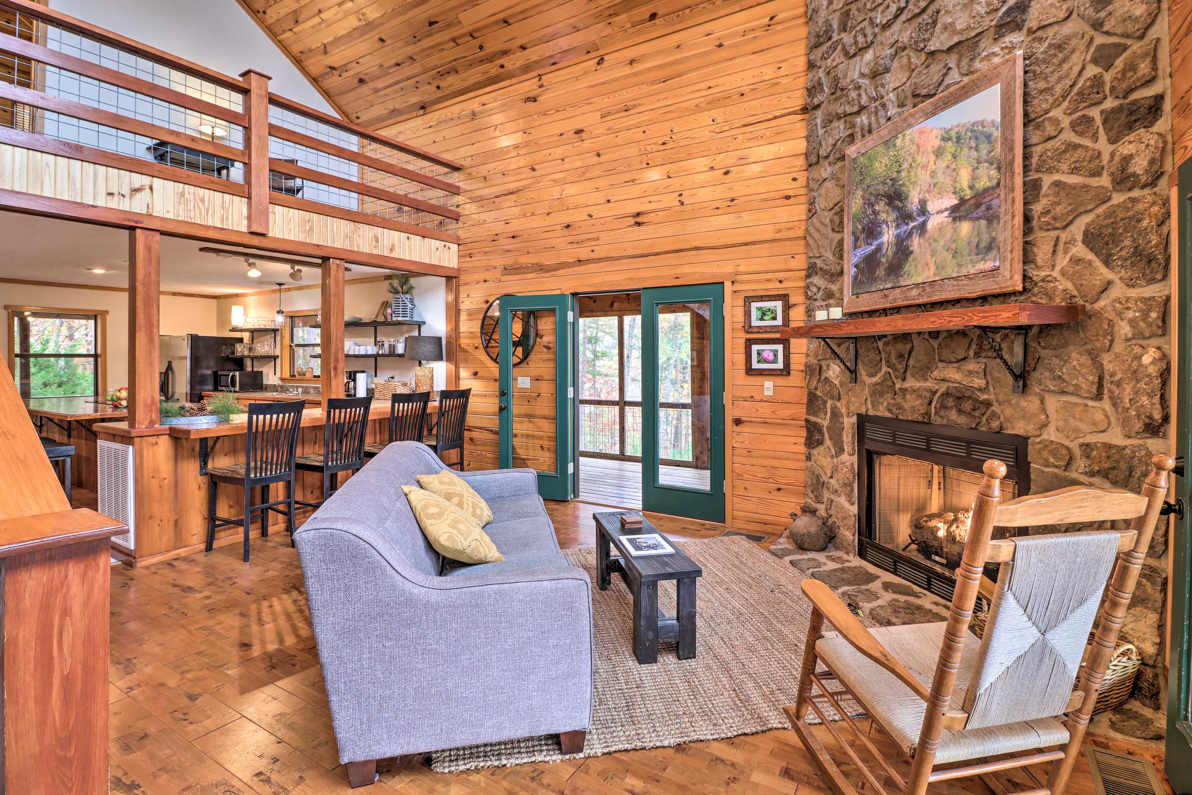 Piney Bluff Retreat with Mountain Views!