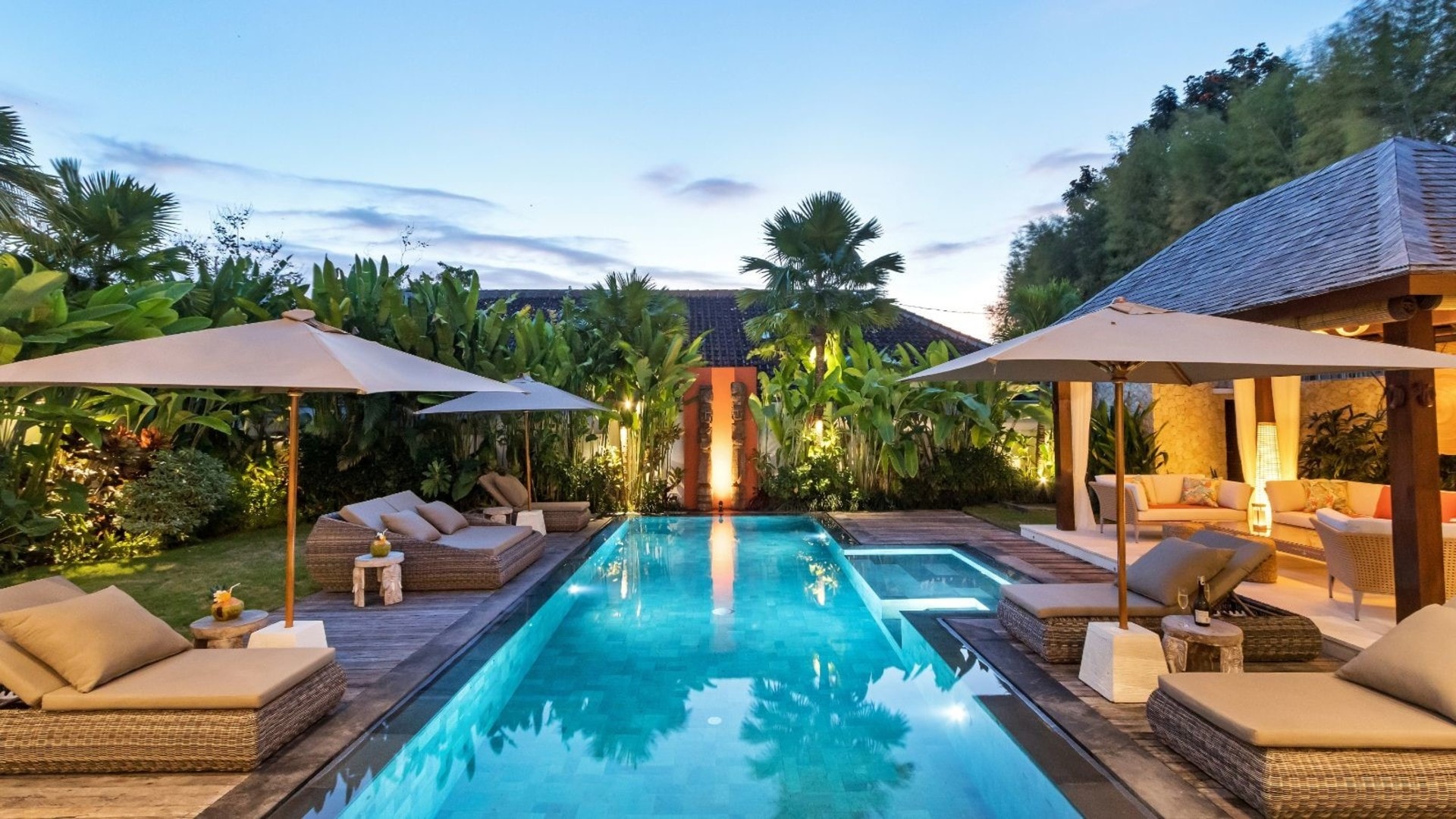 Modern 4BR Villa W/ Pool & Balcony, Bali Villa 2220