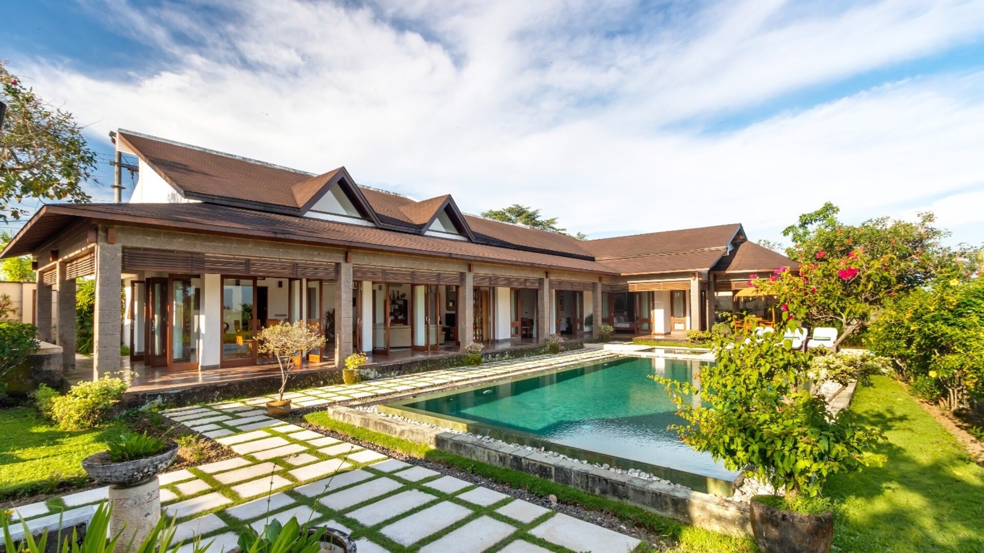 Modern 3BR Villa W/ Pool Area & Garden, Bali Villa 2232