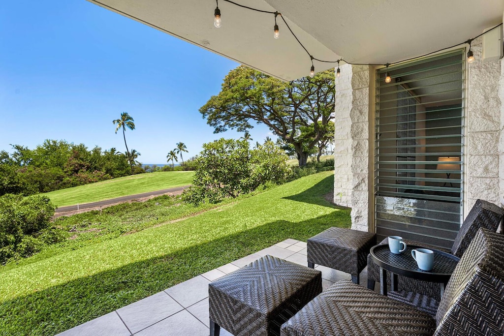 Comfy lanai seating to enjoy stunning sunsets.