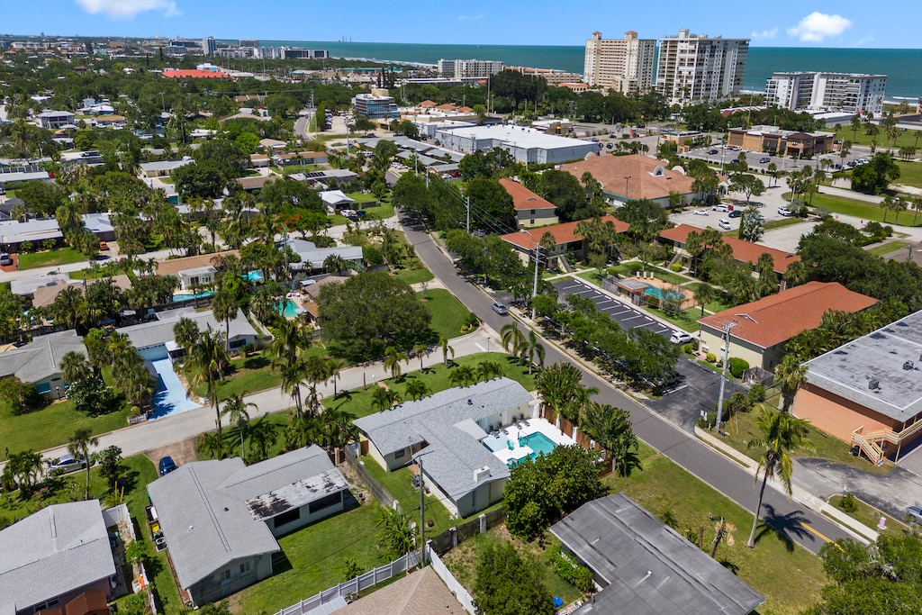 Located close to local shops, activities and restaurants!