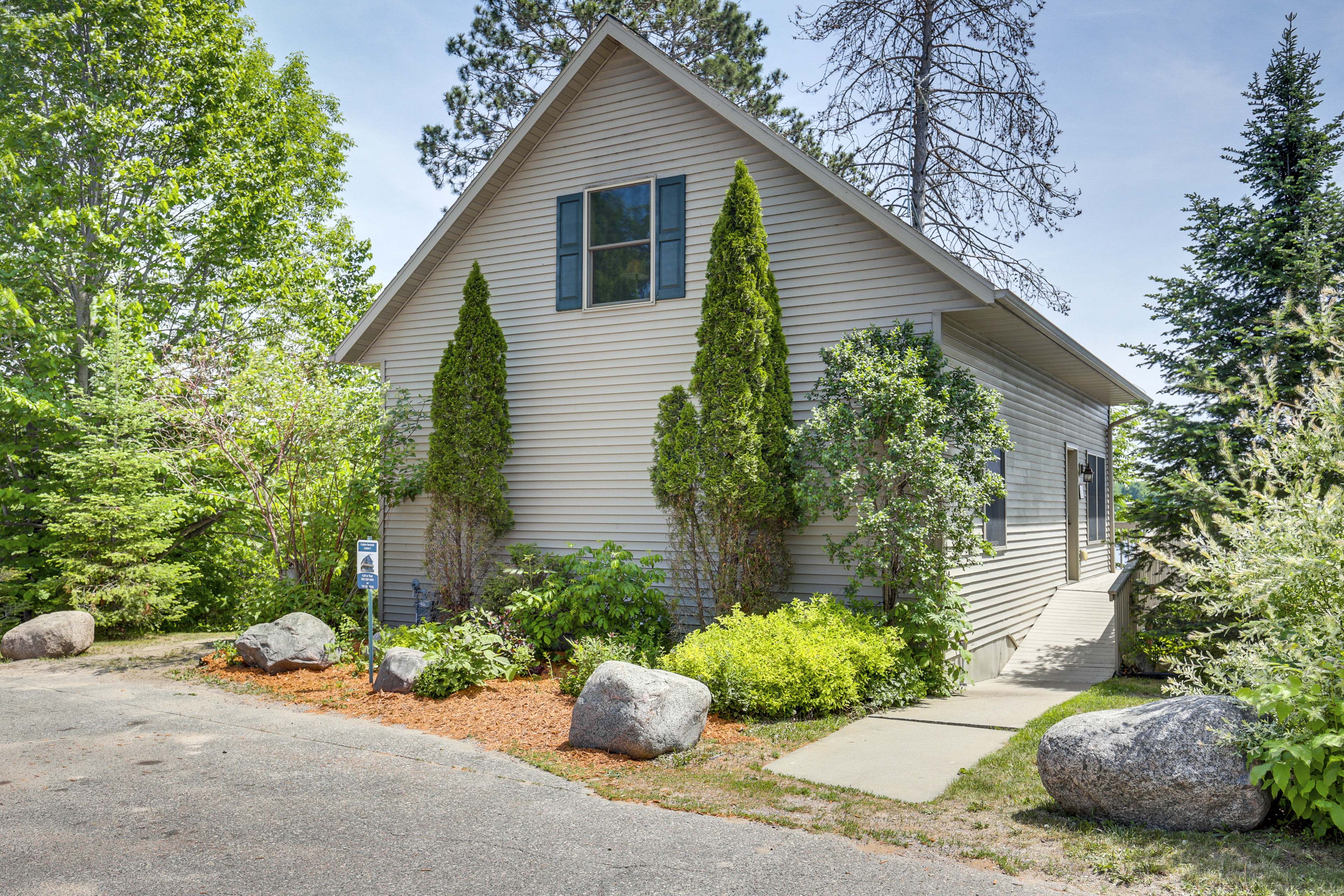 Lakefront Wisconsin Getaway w/ Kayak + Boat Dock!