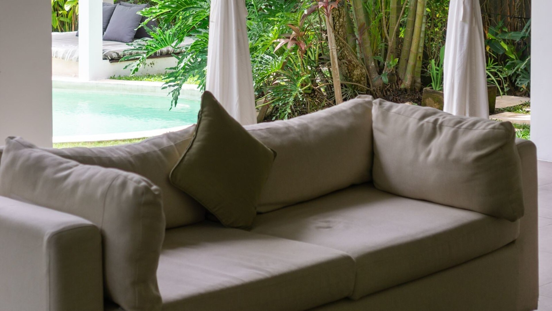 Cozy 2BR Villa W/Amazing Pool Area, Bali Villa 2216