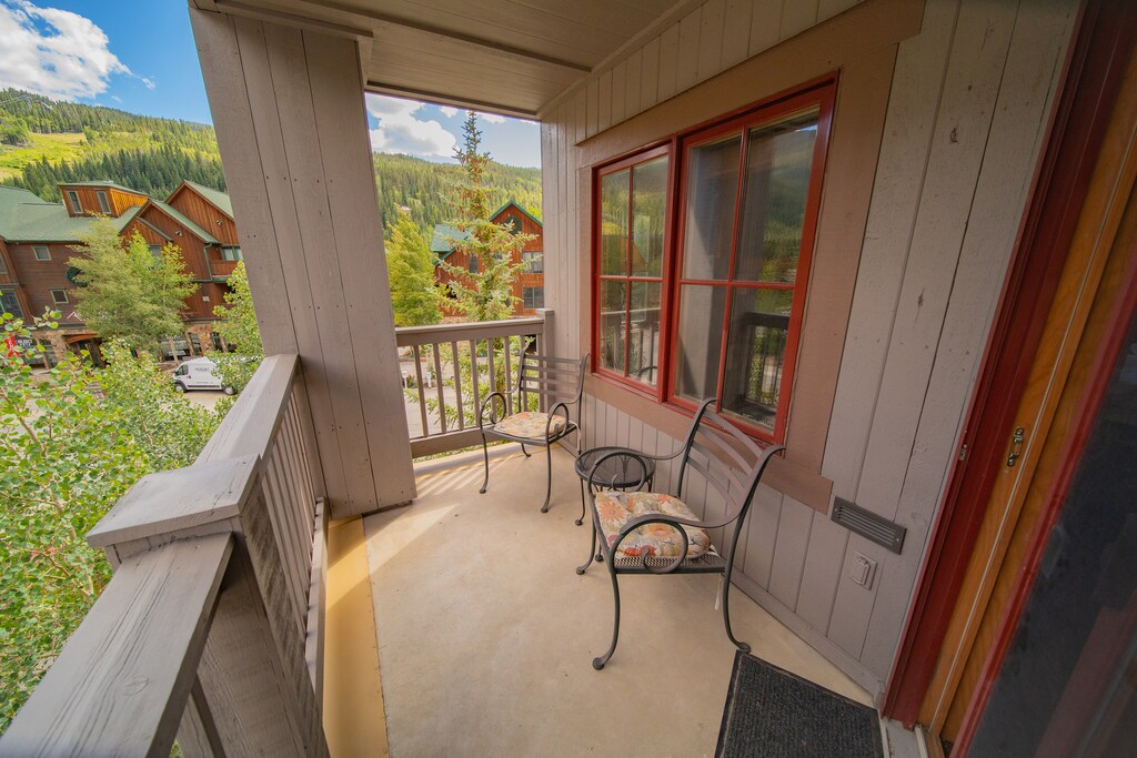 Private upper level balcony #summer