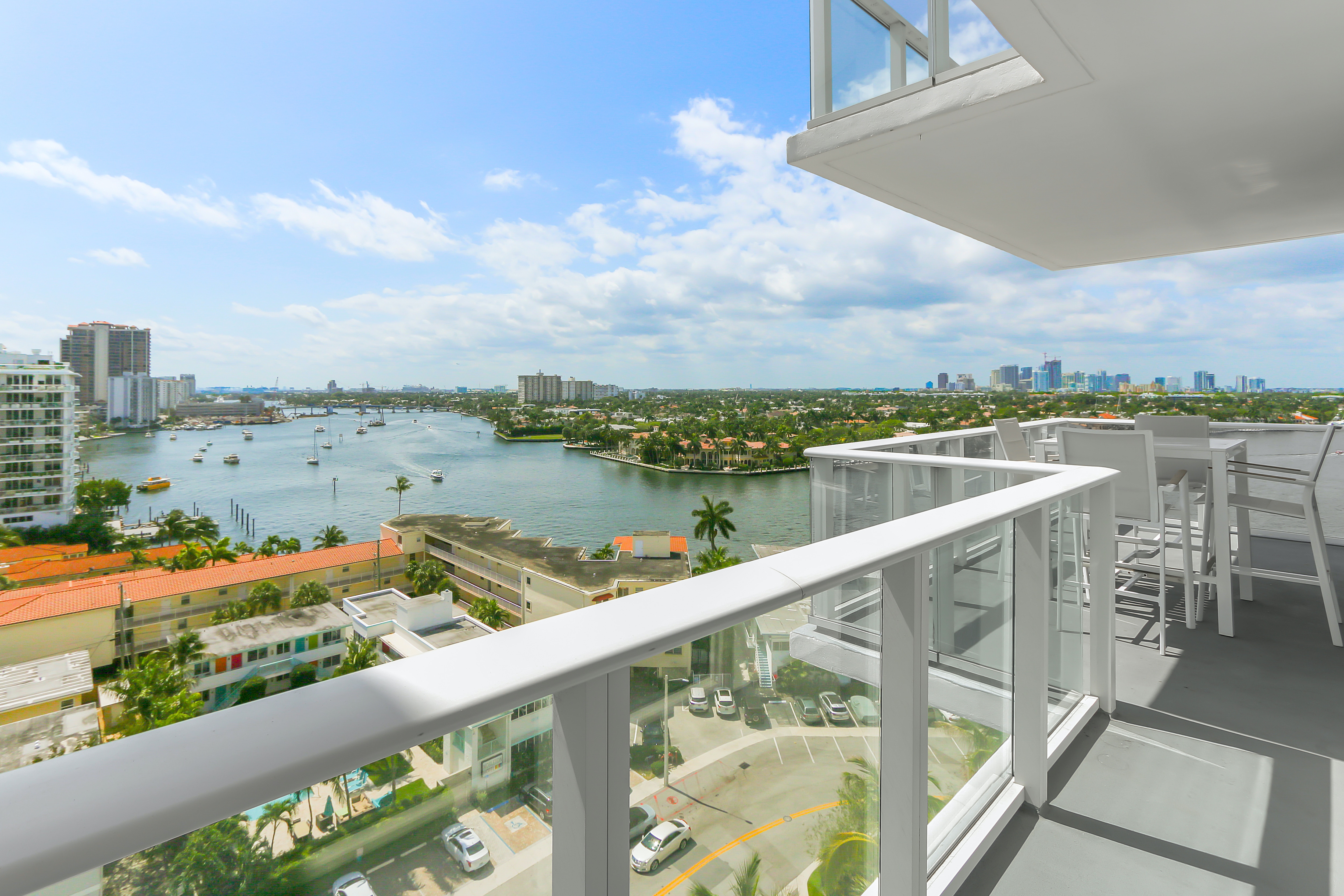 Property Image 1 - Tiffany Ebony: Ocean & Canal views, Walk to Beach