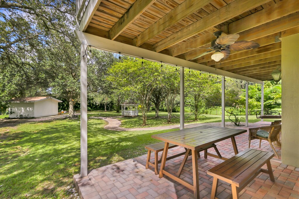 Outdoor ceiling fans provide a constant breeze
