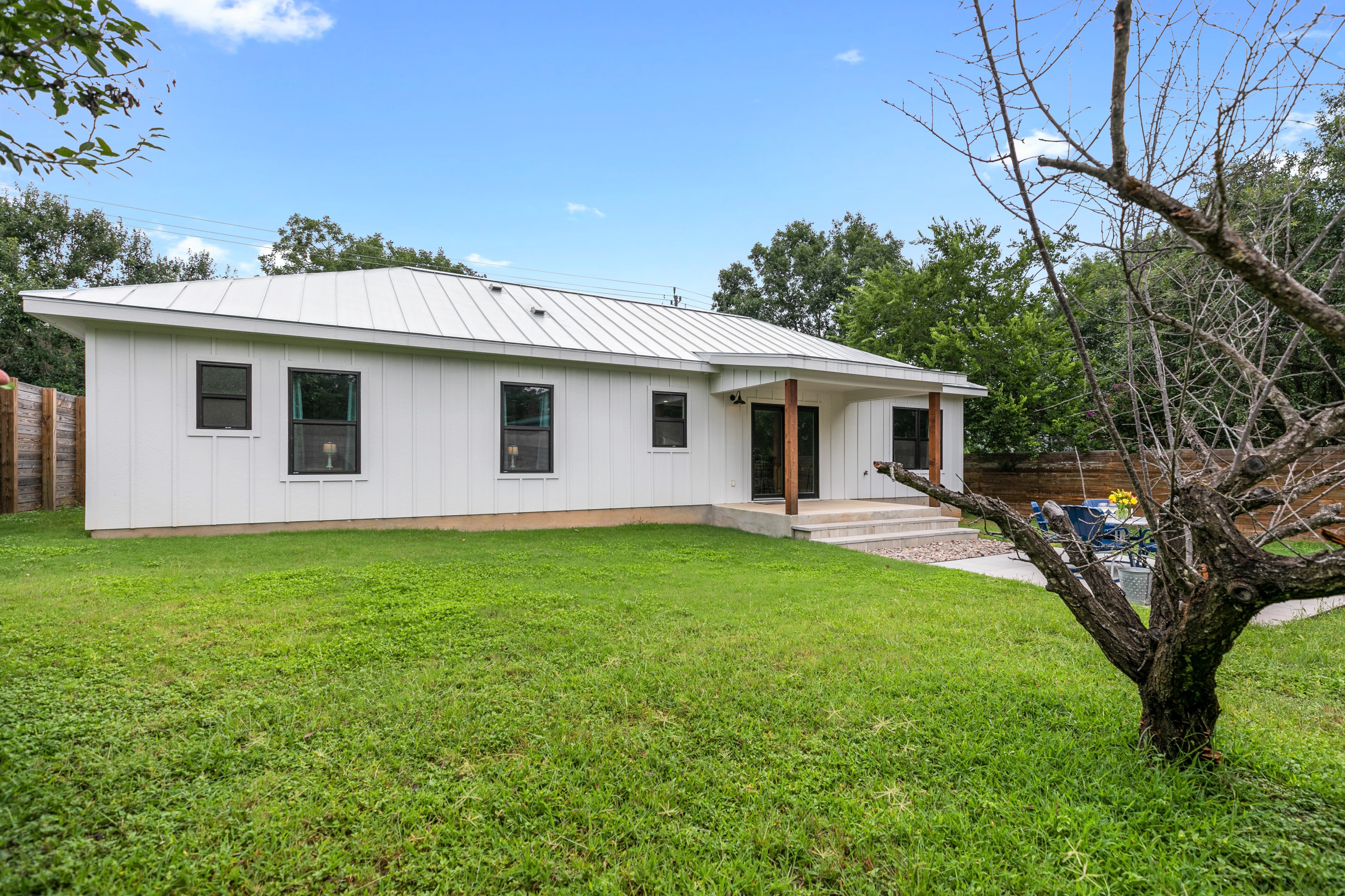 Luxury Home 3blck from Main St w/FirePit