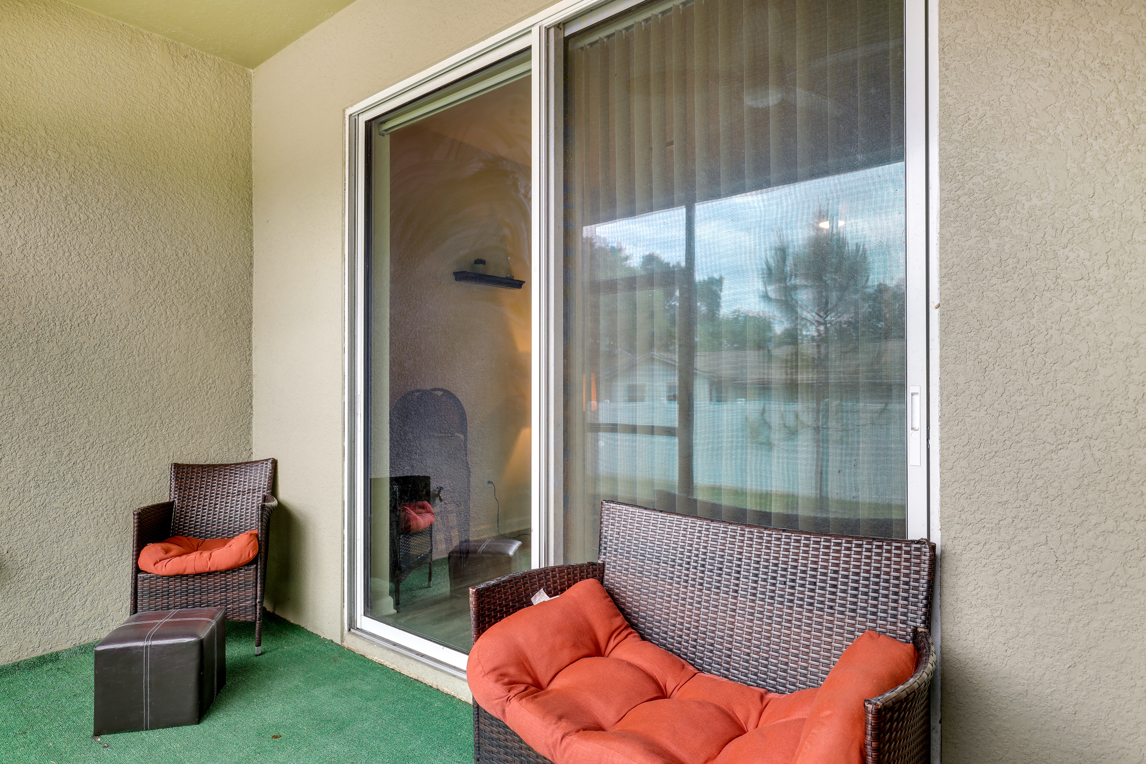 Brandon Duplex w/ Screened-In Porch & Pool Table!